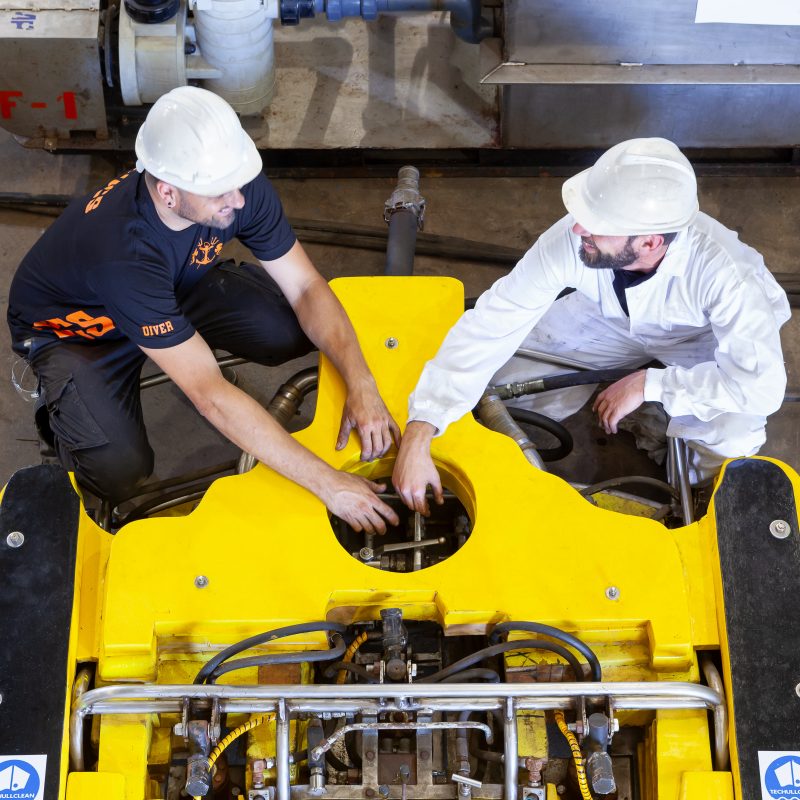 biofouling management, ship technology, underwater inspection, Diving innovations, hull cleaner underwater, rov, propeller cleaning, marine technology, propeller polishing, rov, marine tech, techullclean, undewater hull cleaning spain, underwater hull cleaning singapore